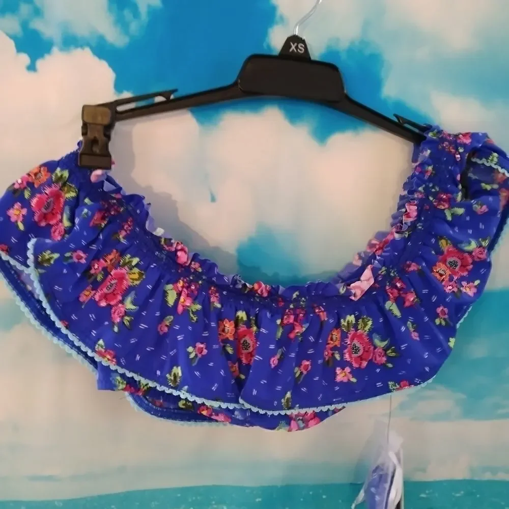 NWT: Vera Bradley bathing suit top.